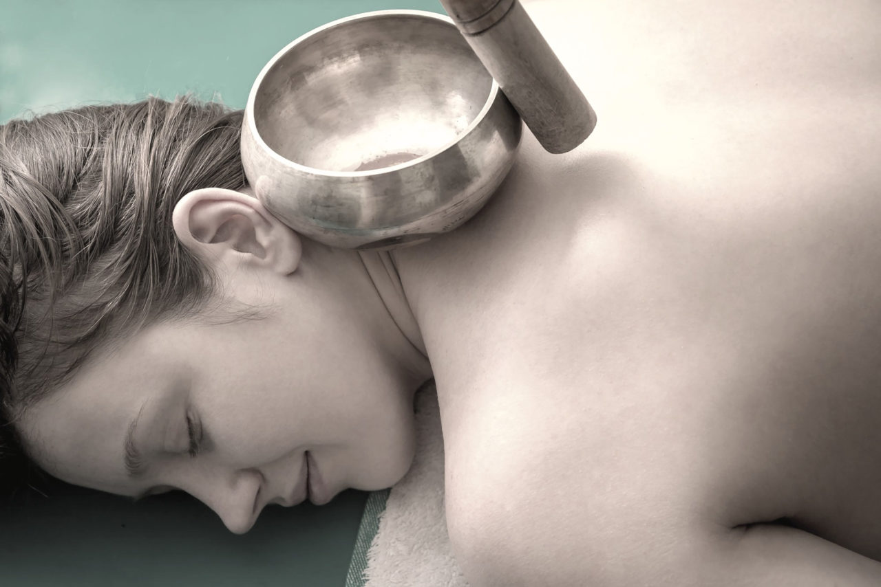 Massage aux bols chantants