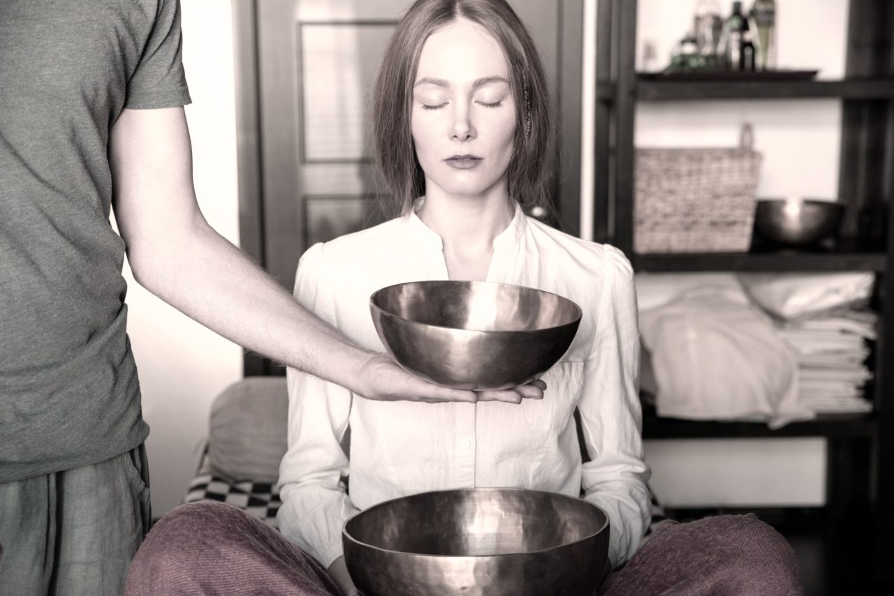 Massage aux bols chantants